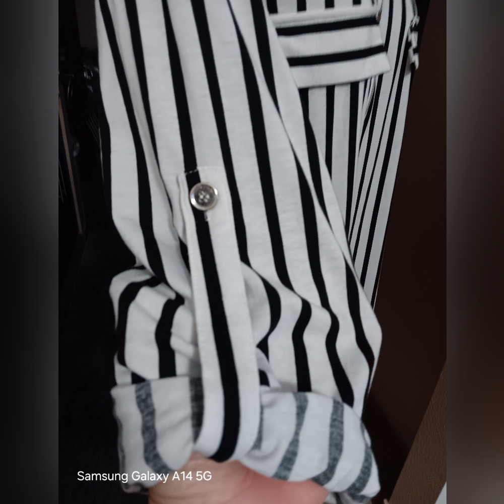 Black/White Striped Blouse, Zip Front Roll Tab Sleeves 3XL - Picture 6 of 13
